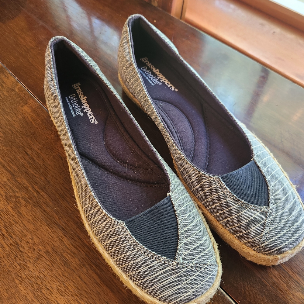 Grasshoppers Women's Pinstripe Flats - Blue And White